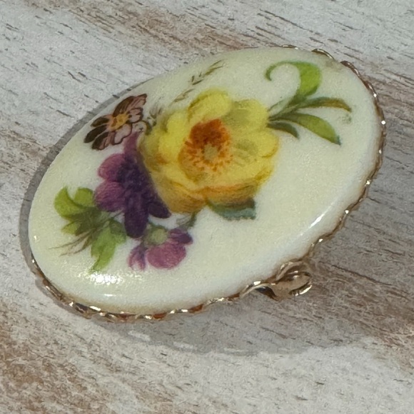 Vintage Estate Womens Glass Floral Brooch Pin Statement Piece Metal Back 1.7” - Picture 4 of 7